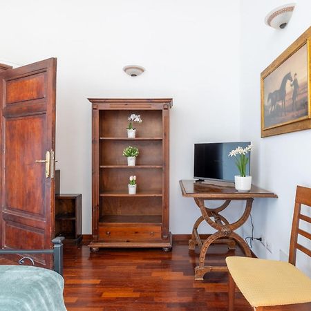 Luxury Apartment In The Heart Of Rome - Near Metro A And B Bagian luar foto